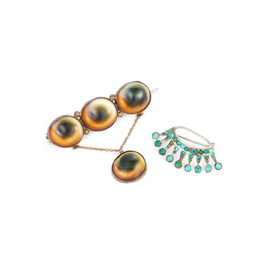 Lot 582 - A 19TH CENTURY OPERCULUM BROOCH AND A TURQUOISE CORONET BROOCH