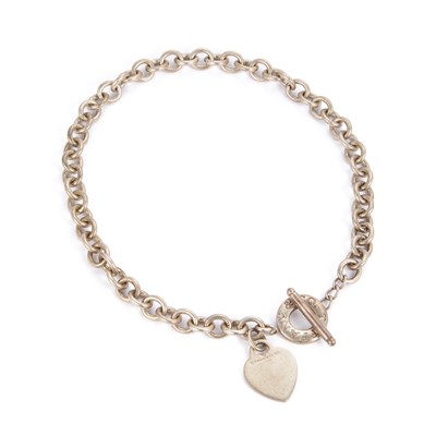 Lot 660 - A TIFFANY & CO SILVER HEART TAG CHAIN LINK NECKLACE