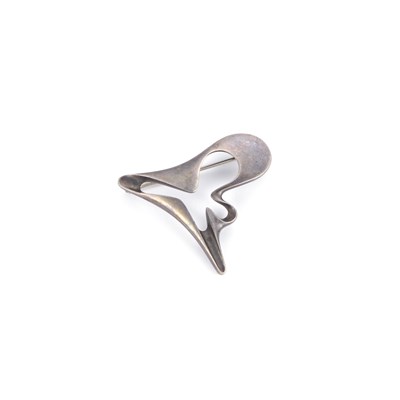 Lot 591 - HENNING KOPPEL FOR GEORG JENSEN: A DANISH SILVER SPLASH BROOCH