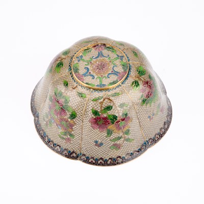Lot 184 - A CHINESE PLIQUE-À-JOUR BOWL