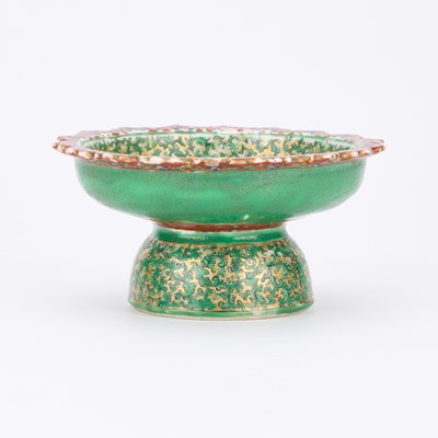 Lot 112 - A STRAITS CHINESE PORCELAIN FOOTED DISH