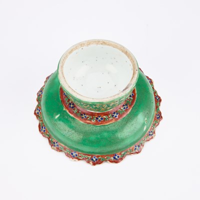 Lot 112 - A STRAITS CHINESE PORCELAIN FOOTED DISH