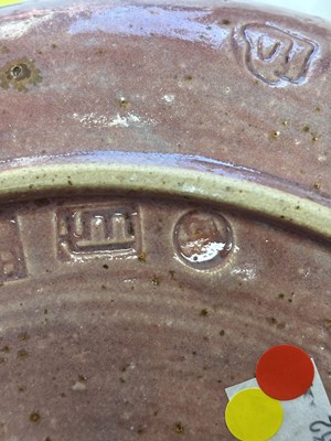 Lot 84 - AN INTERESTING STUDIO POTTERY BOWL