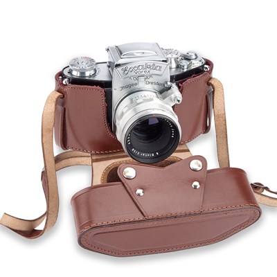 Lot 747 - AN IHAGEE DRESDEN EXAKTA VAREX MODEL VX