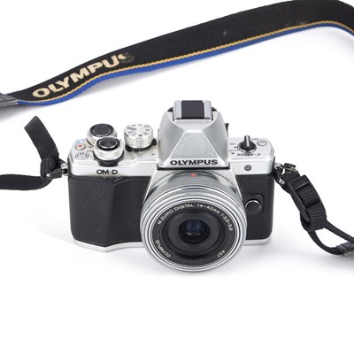 Lot 745 - AN OLYMPUS OM-D E-M10II MIRRORLESS DIGITAL CAMERA