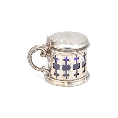 Lot 465 - A VICTORIAN SILVER MUSTARD POT