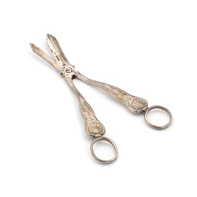 Lot 449 - A PAIR OF VICTORIAN SILVER GRAPE SCISSORS