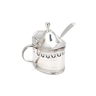 Lot 508 - A GEORGE III SILVER MUSTARD POT