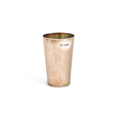 Lot 405 - AN EDWARDIAN SILVER BEAKER