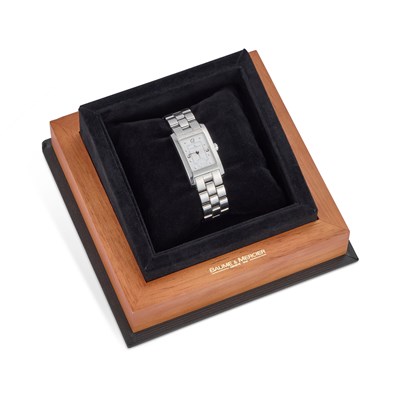 Lot 565 - A LADY'S STEEL BAUME & MERCIER HAMPTON BRACELET WATCH