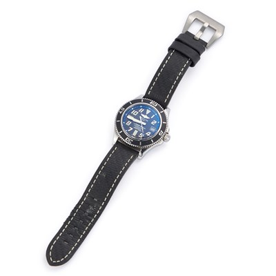Lot 555 - A GENTS STEEL BREITLING SUPEROCEAN STRAP WATCH