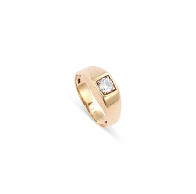 Lot 604 - A 9 CARAT GOLD SOLITAIRE DIAMOND RING