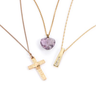 Lot 658 - THREE PENDANT NECKLACES