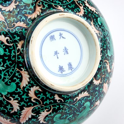 Lot 102 - A LARGE CHINESE FAMILLE NOIRE PORCELAIN BOWL