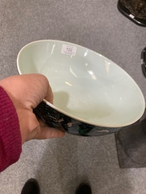 Lot 102 - A LARGE CHINESE FAMILLE NOIRE PORCELAIN BOWL