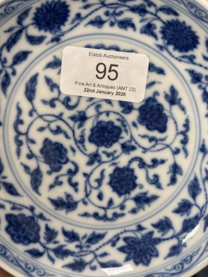 Lot 95 - A CHINESE BLUE AND WHITE PORCELAIN DISH