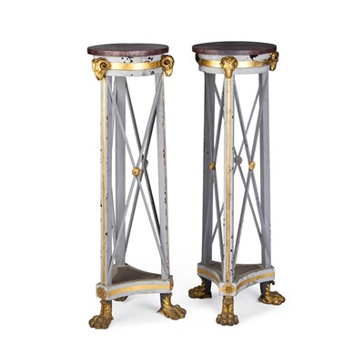 Lot 303 - A PAIR OF REGENCY STYLE PAINTED AND PARCEL-GILT WOODEN JARDINIÈRE STANDS