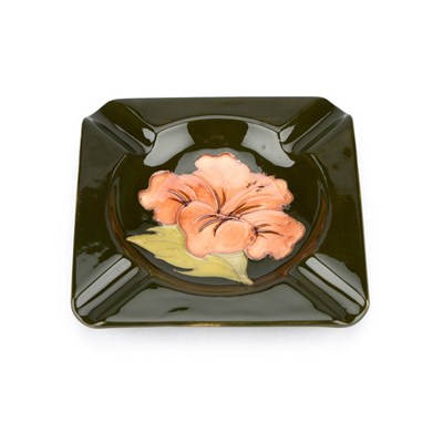 Lot 23 - A MOORCROFT POTTERY ASHTRAY