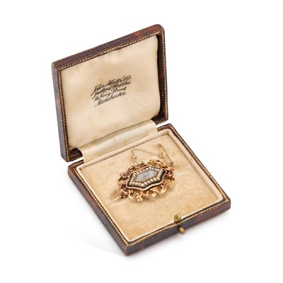 Lot 579 - A GEORGIAN EYE PORTRAIT MINIATURE MEMORIAL BROOCH