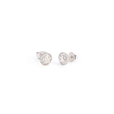 Lot 766 - A PAIR OF DIAMOND CLUSTER STUD EARRINGS