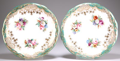 Lot 83 - A PAIR OF 19TH CENTURY DAVENPORT LONGPORT DESSERT PLATES
