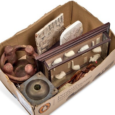 Lot 359 - A GROUP OF MISCELLANEOUS ITEMS