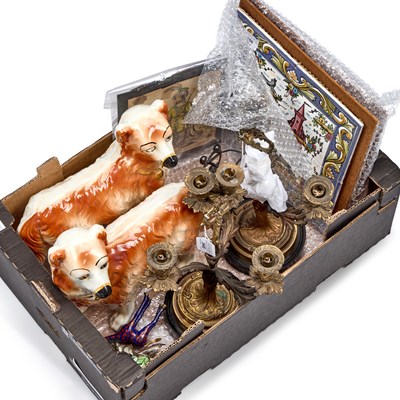 Lot 352 - A GROUP OF MISCELLANEOUS ITEMS