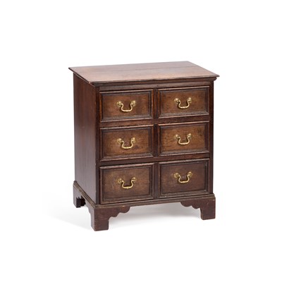 Lot 278 - AN 18TH CENTURY STYLE OAK CHEST OF DRAWERS