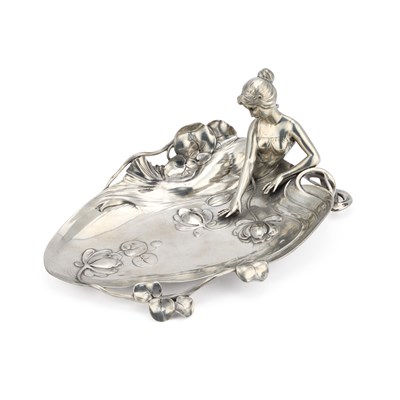 Lot 268 - WMF (WÜRTTEMBERGISCHE METALLWARENFABRIK), AN ART NOUVEAU SILVERED METAL CARD TRAY