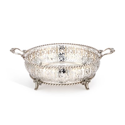 Lot 410 - A PAIR OF GEORGE V SILVER TABLE BASKETS