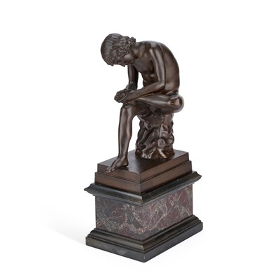 Lot 234 - A LATE 19TH CENTURY ITALIAN BRONZE GRAND TOUR FIGURE OF SPINARIO