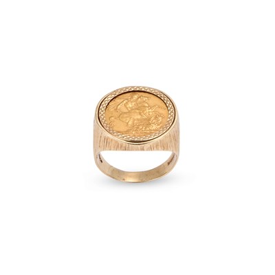 Lot 1022 - A KING EDWARD VII 1909 FULL SOVEREIGN COIN 9 CARAT GOLD RING