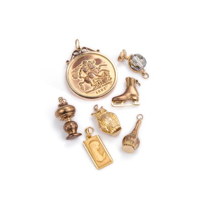 Lot 1040 - A GROUP OF CHARMS AND PENDANTS