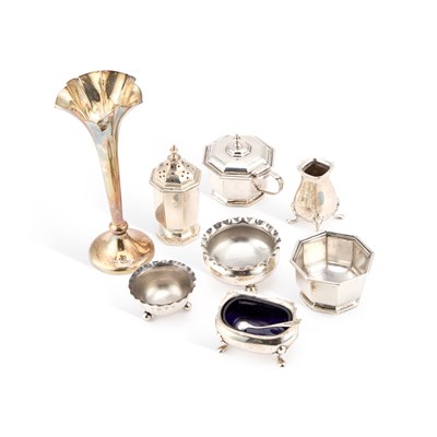 Lot 664 - A GROUP OF SILVER
