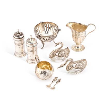 Lot 649 - A GROUP OF SILVER