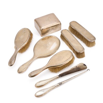 Lot 654 - AN EDWARDIAN SILVER DRESSING TABLE SET