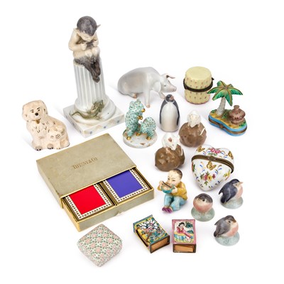 Lot 77 - A GROUP OF CERAMICS