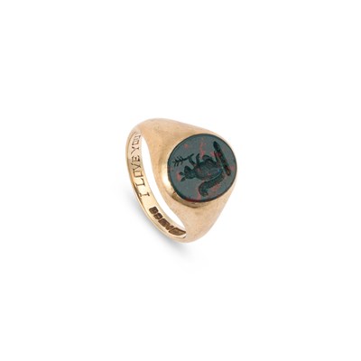 Lot 1049 - A 9 CARAT GOLD BLOODSTONE INTAGLIO SIGNET RING