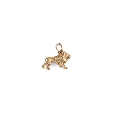 Lot 1020 - A LARGE LION CHARM