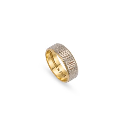 Lot 860 - AN 18 CARAT GOLD TWO-STONE TEXTURED BAND RING