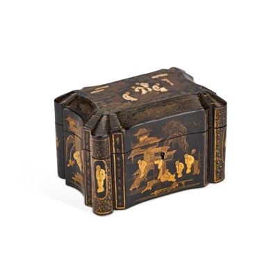 Lot 480 - A 19TH CENTURY CHINOISERIE LACQUER TEA CADDY
