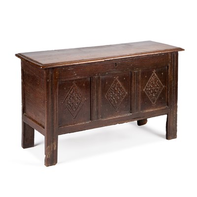 Lot 382 - AN OAK COFFER