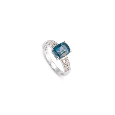 Lot 854 - A 9 CARAT WHITE GOLD BLUE TOURMALINE AND DIAMOND RING