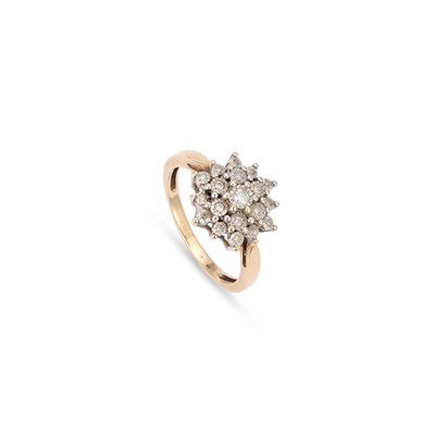 Lot 427 - A 9 CARAT GOLD DIAMOND CLUSTER RING