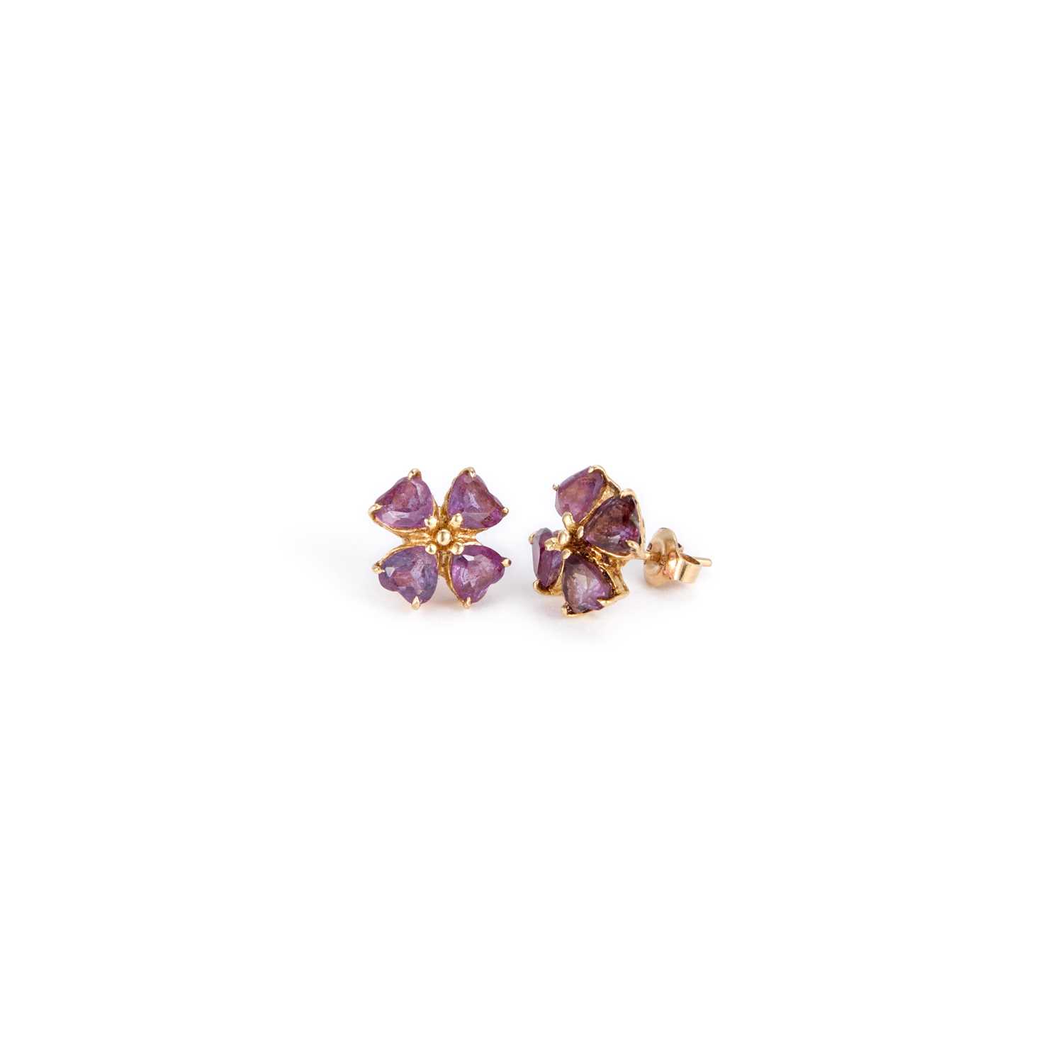 Lot 910 - A PAIR OF 14 CARAT GOLD AMETHYST CLUSTER STUD EARRINGS