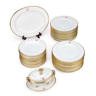 Lot 98 - A LATE 19TH CENTURY BONE CHINA PART DINNER SERVICE WITH CREST