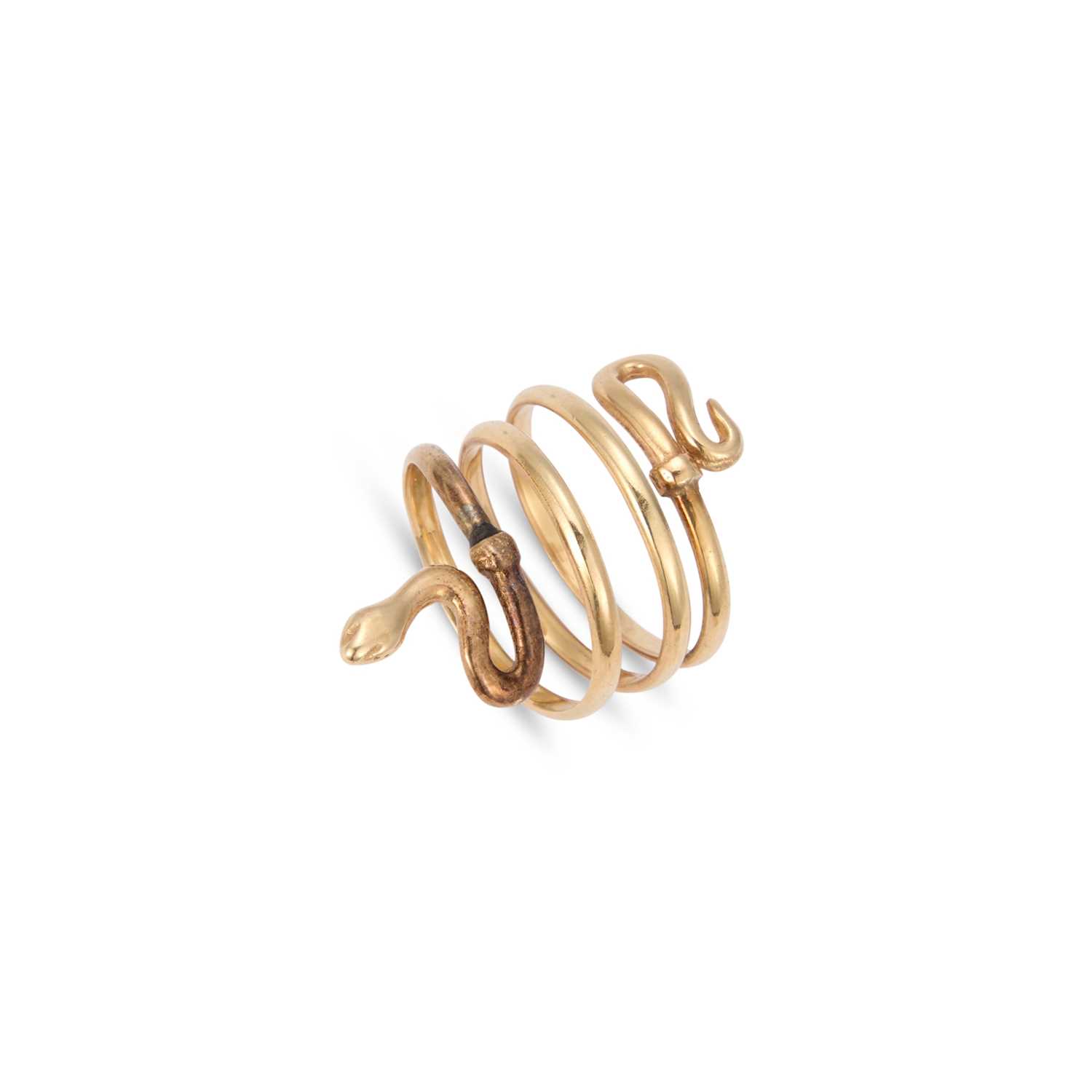 Lot 941 - A SNAKE RING