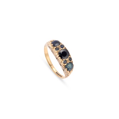 Lot 845 - A 9 CARAT GOLD SAPPHIRE RING