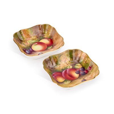 Lot 167 - A PAIR OF ROYAL WORCESTER FRUIT PAINTED DISHES