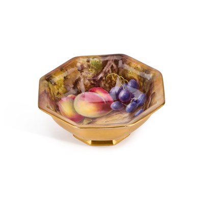 Lot 173 - A ROYAL WORCESTER FRUIT PAINTED BOWL